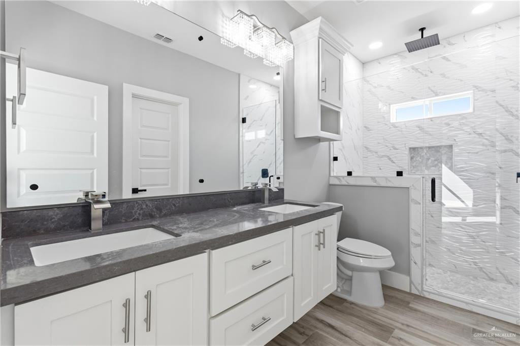 415 Serg Loop Alamo, TX 78516 - Photo 9 of 15 Master Bathroom