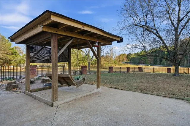 a view of outdoor space yard and porch
