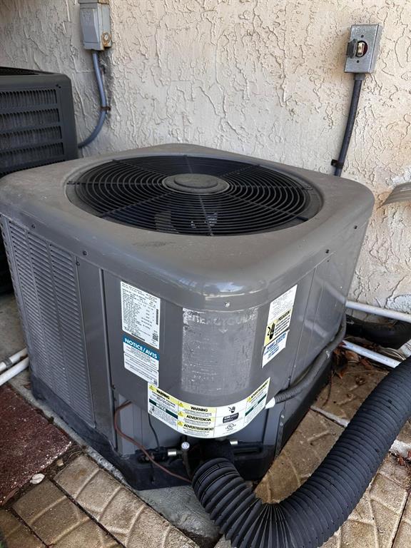 7040 Cognac Drive, Unit 1 New Port Richey, FL 34653 - Photo 40 of 45 a close view of stove