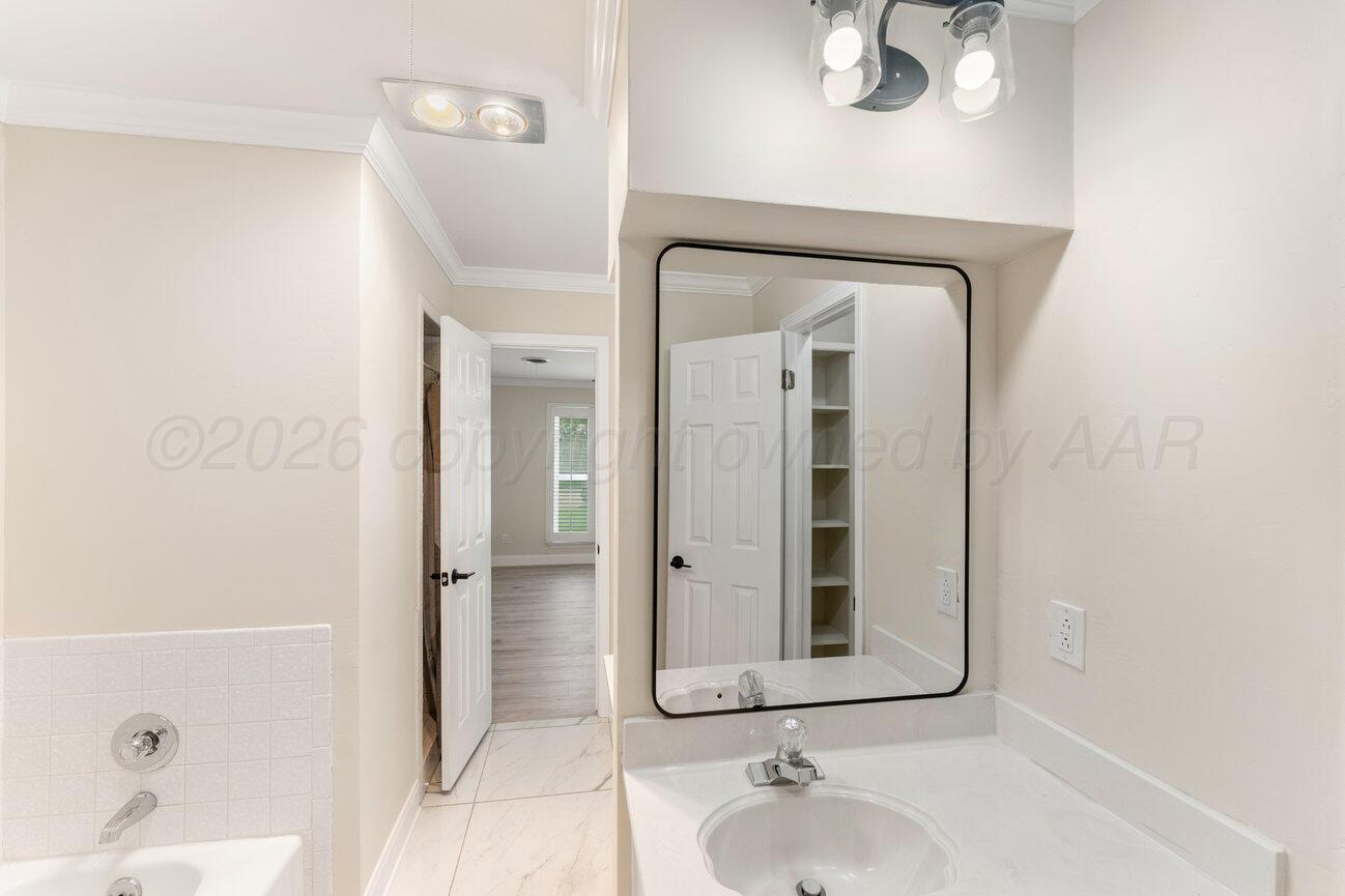 7204 Southwest 39th Avenue Amarillo, TX 79109 - Photo 32 of 51 a bathroom with a tub sink and mirror