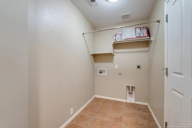 a view of utility room