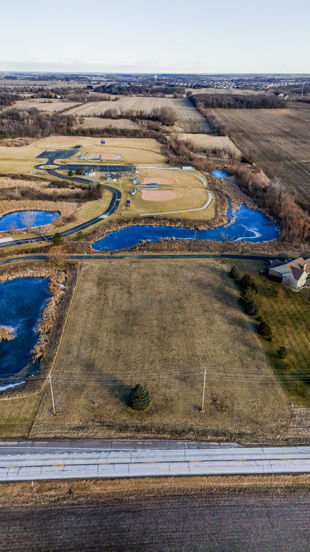 2 Stonecrest Drive Elgin, IL 60124 - Photo 2 of 12 a view of a room