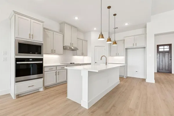 $654,900 | 133 Swan Lake Drive, Waxahachie, TX 75165