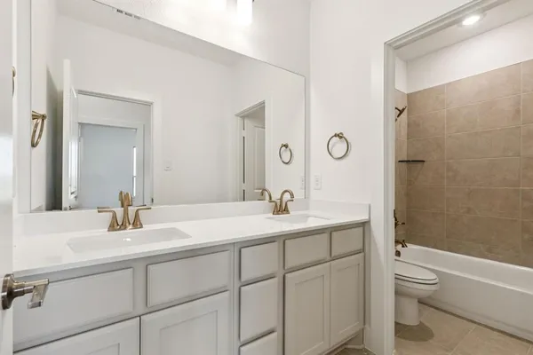 $654,900 | 133 Swan Lake Drive, Waxahachie, TX 75165