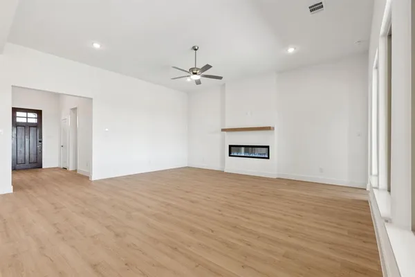 $654,900 | 133 Swan Lake Drive, Waxahachie, TX 75165