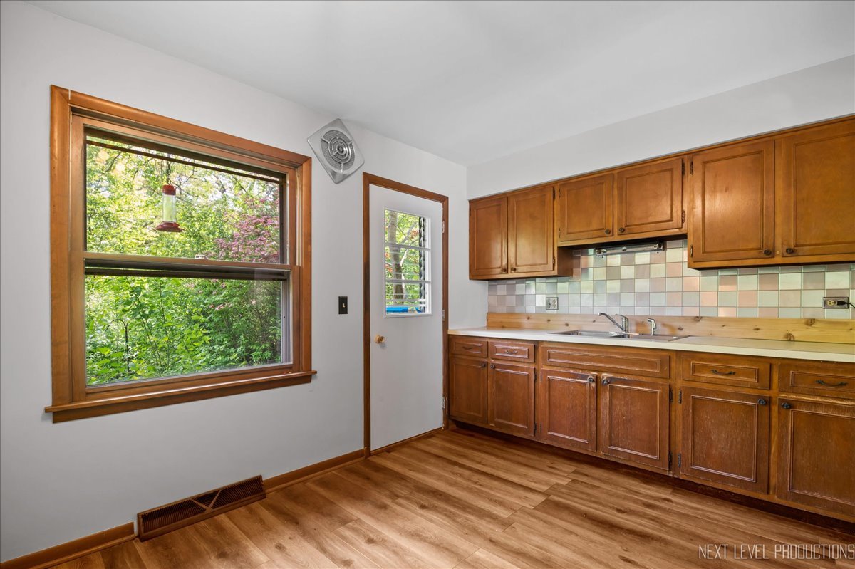 29W105 Geneva Road West Chicago, IL 60185 - Photo 4 of 28 Gallery Image 4