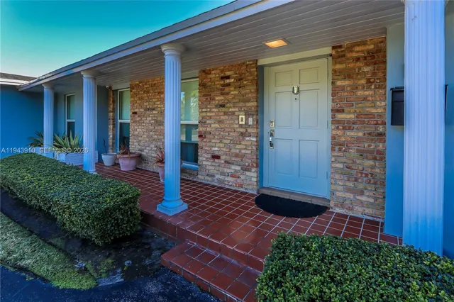 $1,675,000 | 6221 Southwest 65th Avenue, South Miami, FL 33143