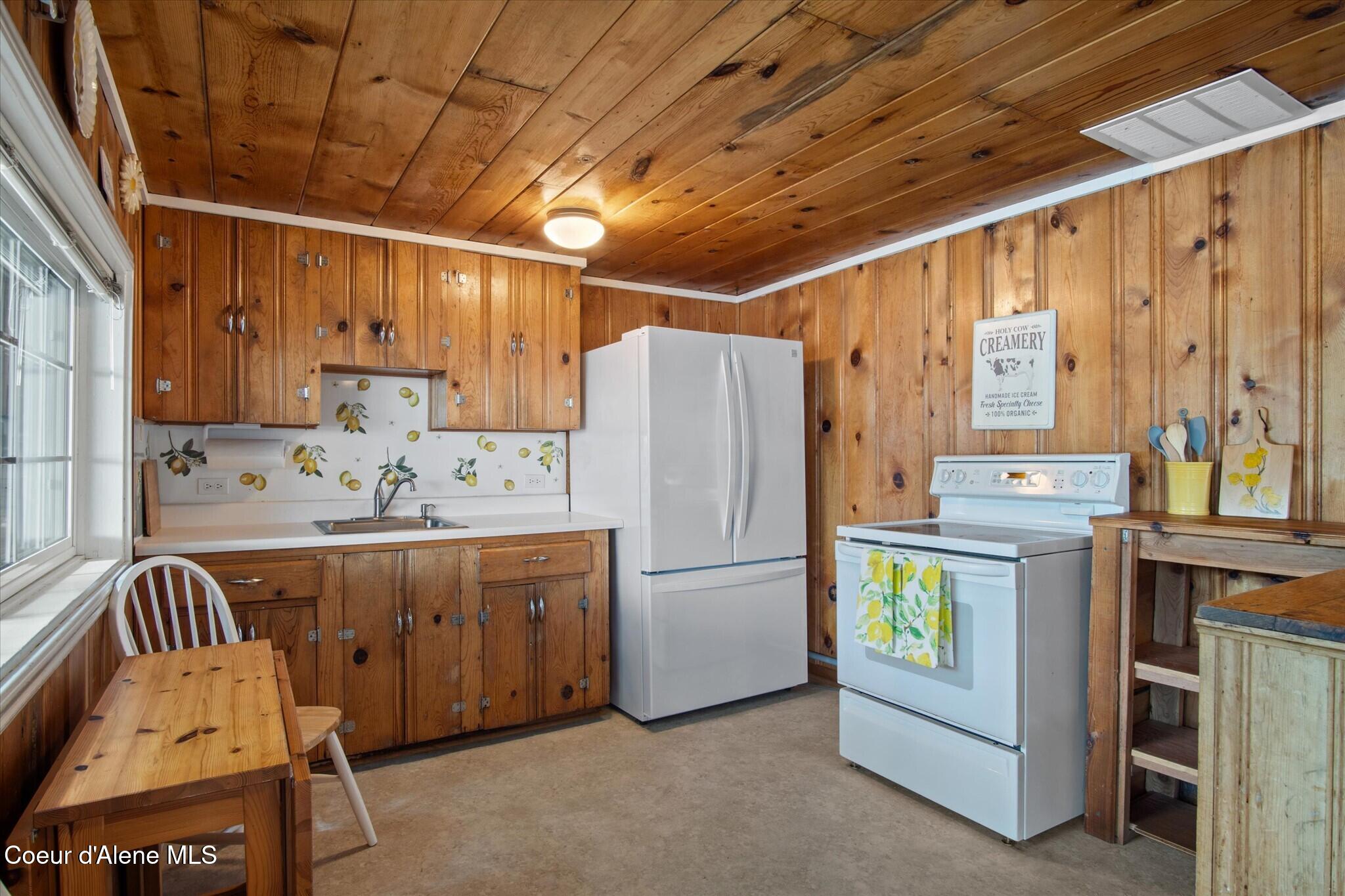 5860 West Freeman Road Rathdrum, ID 83858 - Photo 6 of 32 Retro kitchen