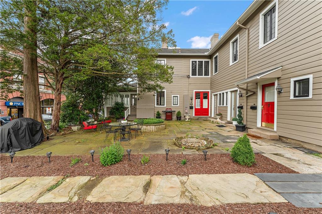 501 Blackburn Road, Unit A Sewickley, PA 15143 - Photo 4 of 6 Courtyard with rear access to 501 Blackburn Rd, Unit A.