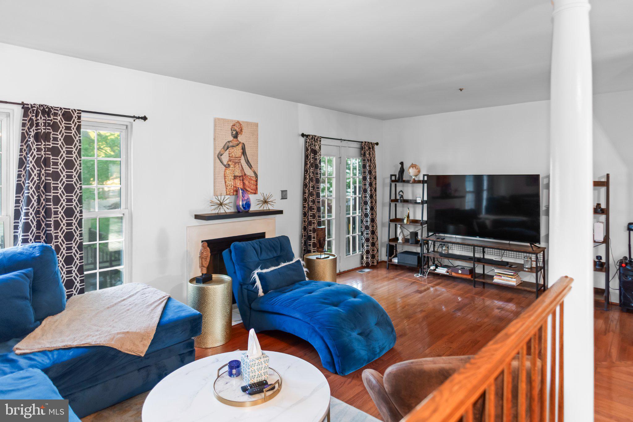 8508 Rheims Court Upper Marlboro, MD 20772 - Photo 7 of 28 Bright and inviting living space.
