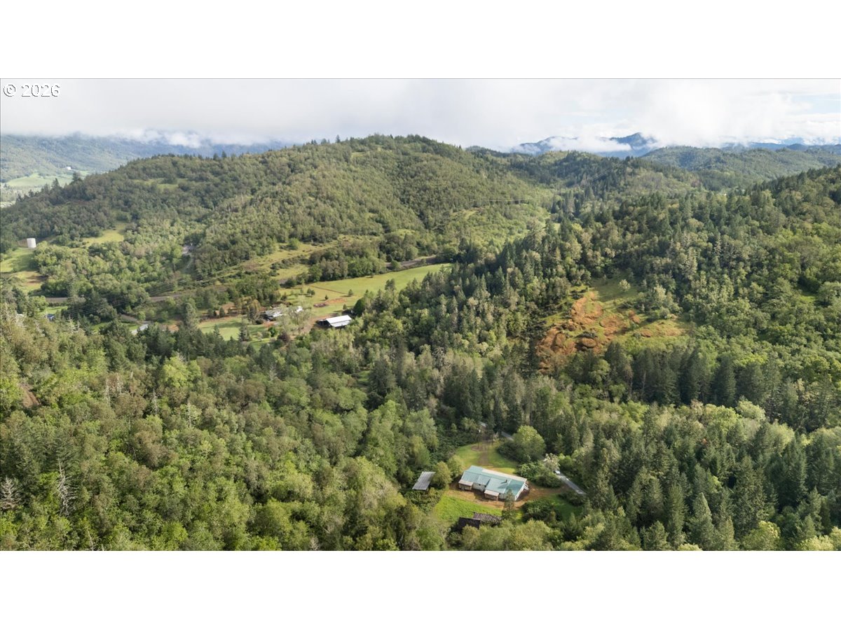 181 Oak Hollow Road Riddle, OR 97469 - Photo 25 of 27