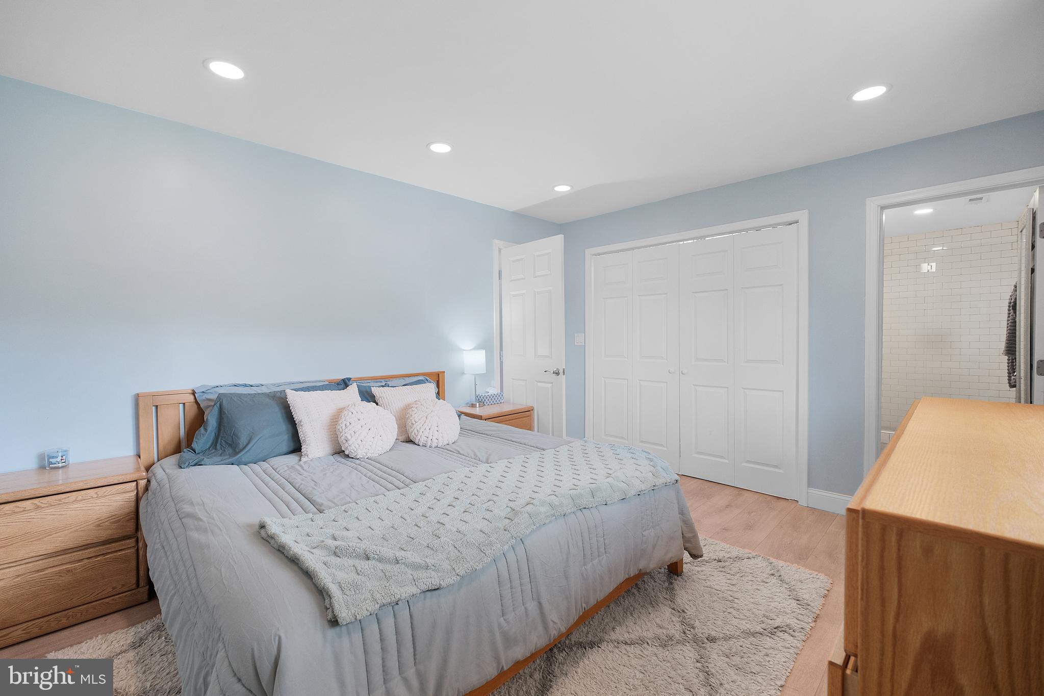 819 Elm Drive West River, MD 20778 - Photo 16 of 39 a living room with a couch and a coffee table