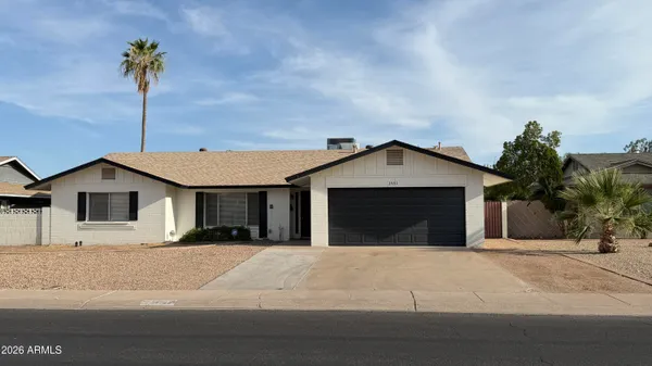 $2,495 | 3431 West Acoma Drive, Phoenix, AZ 85053