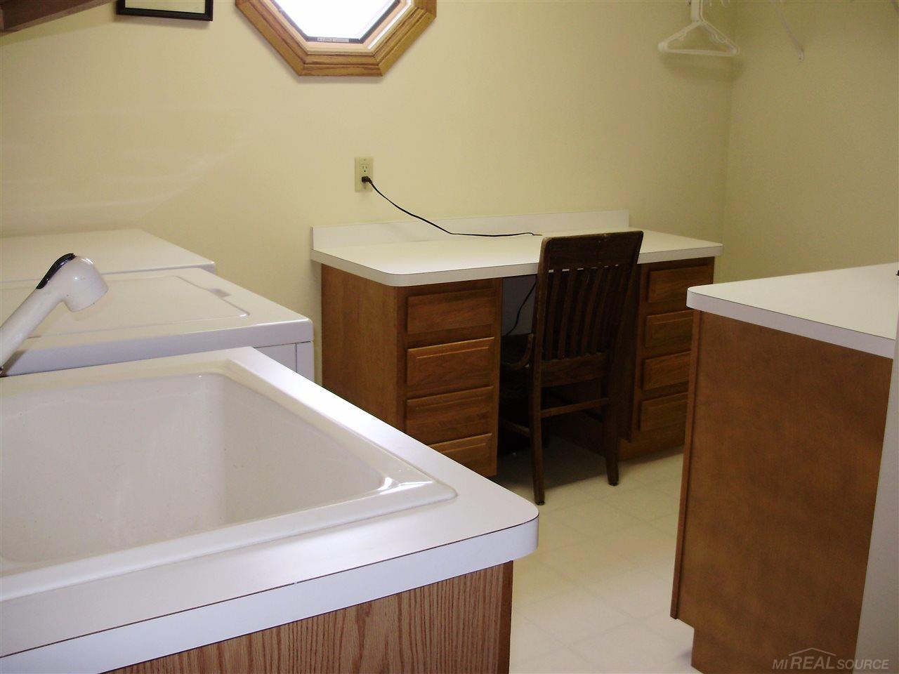 2267 Crystal Drive Rochester, MI 48309 - Photo 20 of 33 31292366-19.JPG
