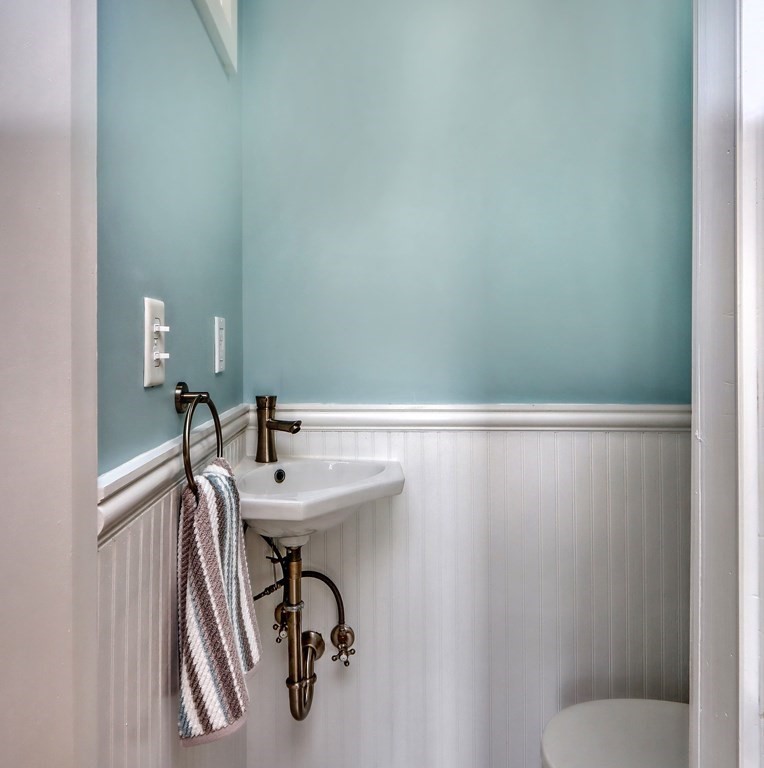 126 Greenacre Road Westwood, MA 02090 - Photo 10 of 20 Gallery Image 10