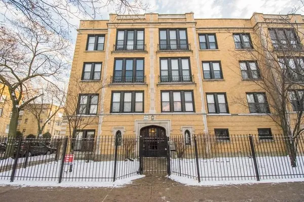 $1,595 | 7402 North Damen Avenue, Unit 2, Chicago, IL 60645