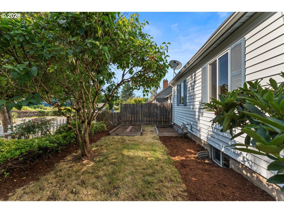 7413 Southeast Pine Street Portland, OR 97215 - Photo 35 of 48