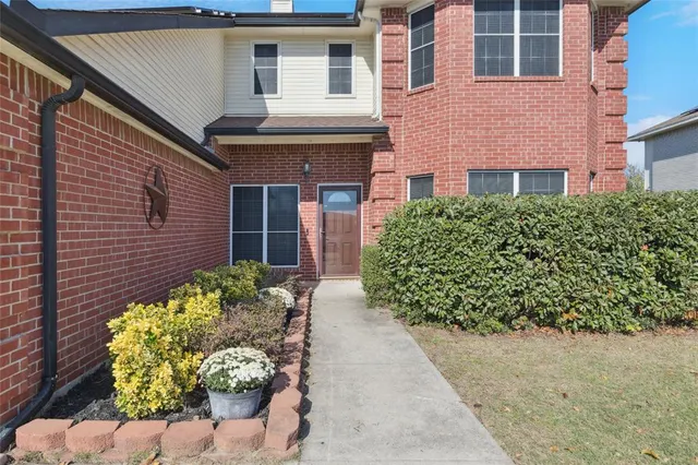 $380,000 | 1116 Grand Central Parkway, Saginaw, TX 76131