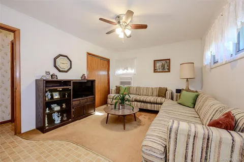 $700,000 | 105 North Queens Avenue, Massapequa, NY 11758