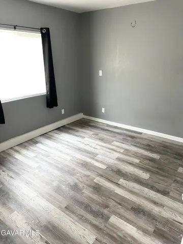 a view of empty room with window