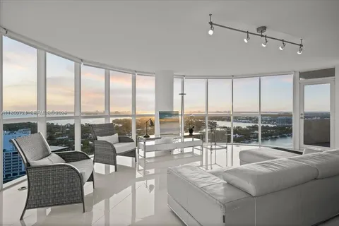 $1,290,000 | 6301 Collins Avenue, Unit 2705, Miami Beach, FL 33141