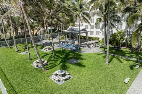 $1,290,000 | 6301 Collins Avenue, Unit 2705, Miami Beach, FL 33141