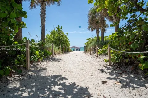 $1,290,000 | 6301 Collins Avenue, Unit 2705, Miami Beach, FL 33141