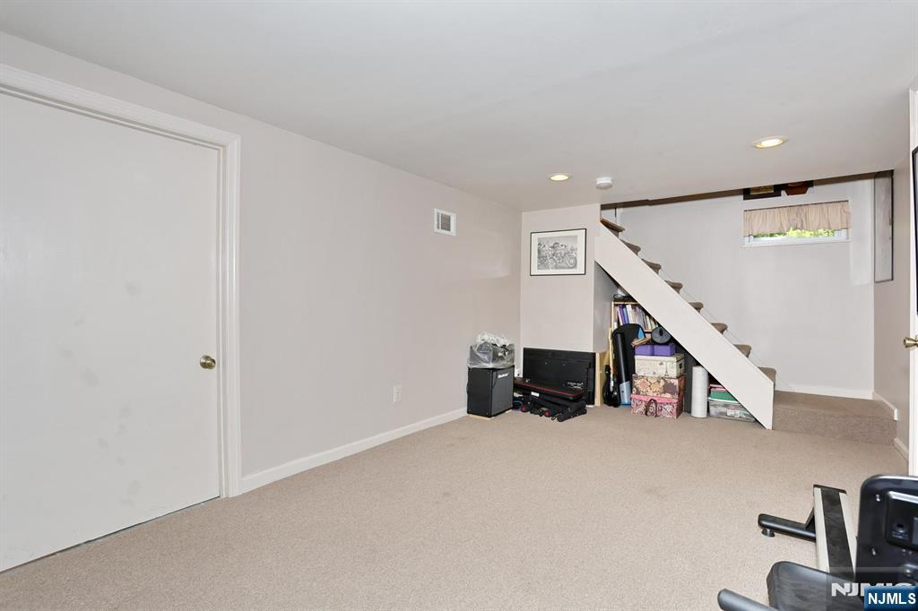 396 Burlington Road Paramus, NJ 07652 - Photo 28 of 46