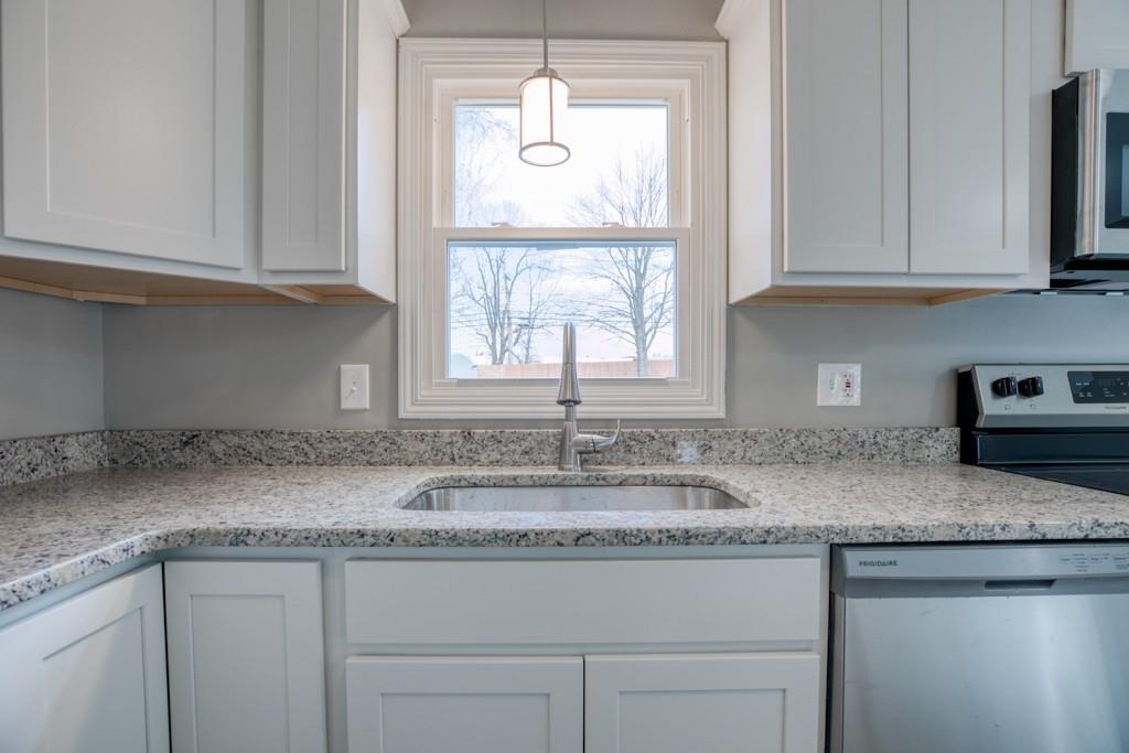 69 Ramblewood Drive Springfield, MA 01118 - Photo 3 of 25