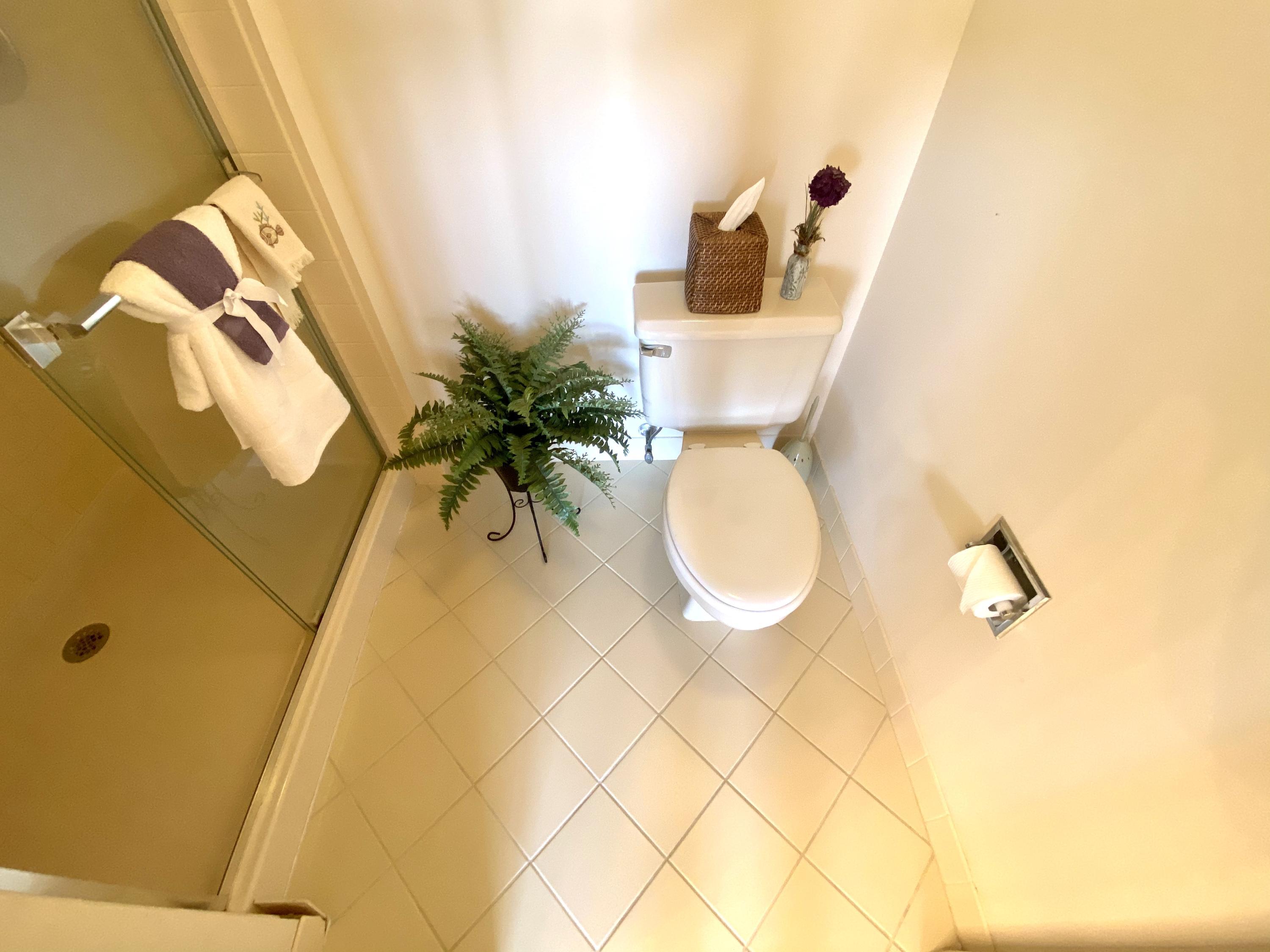 2301 Marina Isle Way, Unit 503 Jupiter, FL 33477 - Photo 31 of 45 a bathroom with a sink and mirror