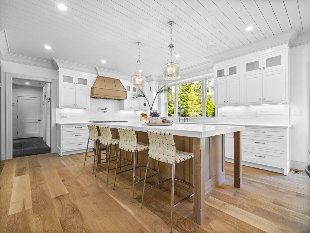 146 Lowell Road Wellesley, MA 02481 - Photo 6 of 33