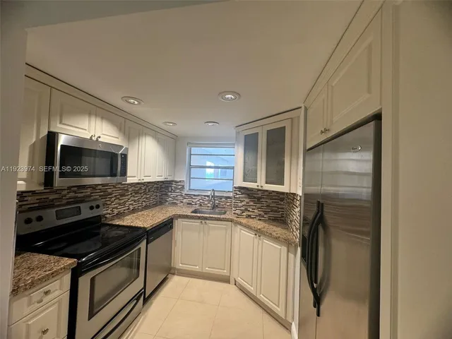 $2,380 | 8810 Fontainebleau Boulevard, Unit 217, Miami, FL 33172