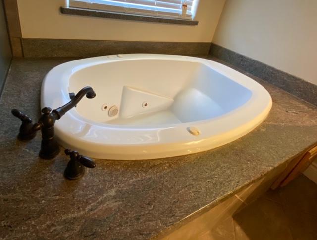 3791 Fish Hatchery Road Grants Pass, OR 97527 - Photo 34 of 42 master tub