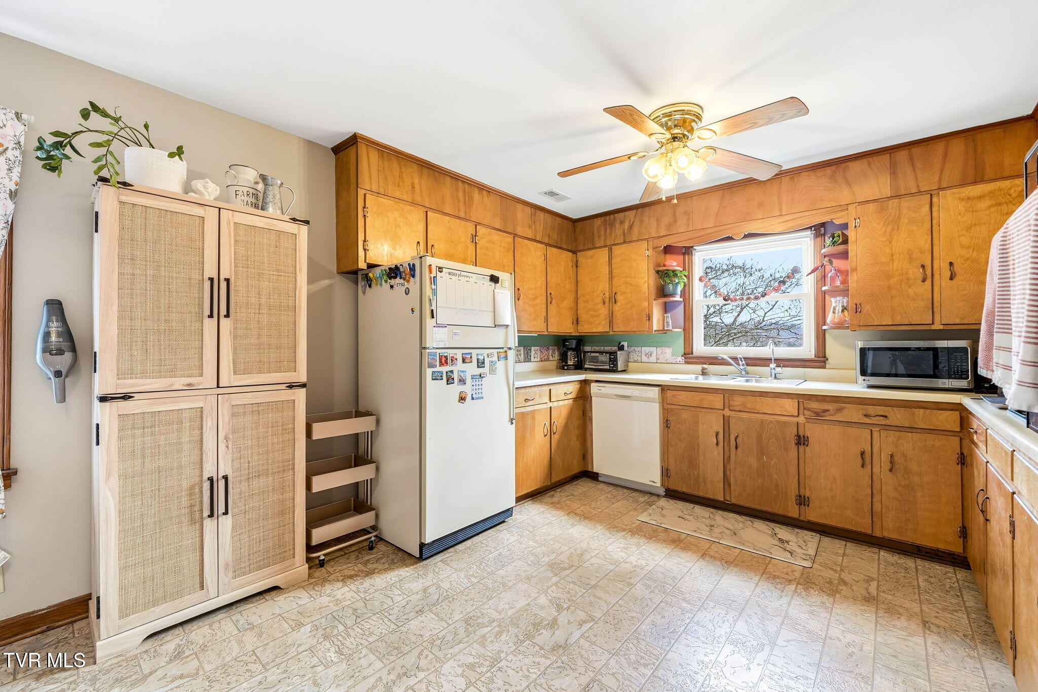 110 Taylortown Road Johnson City, TN 37601 - Photo 6 of 25 22-web-or-mls-110 Taylortown Rd-6