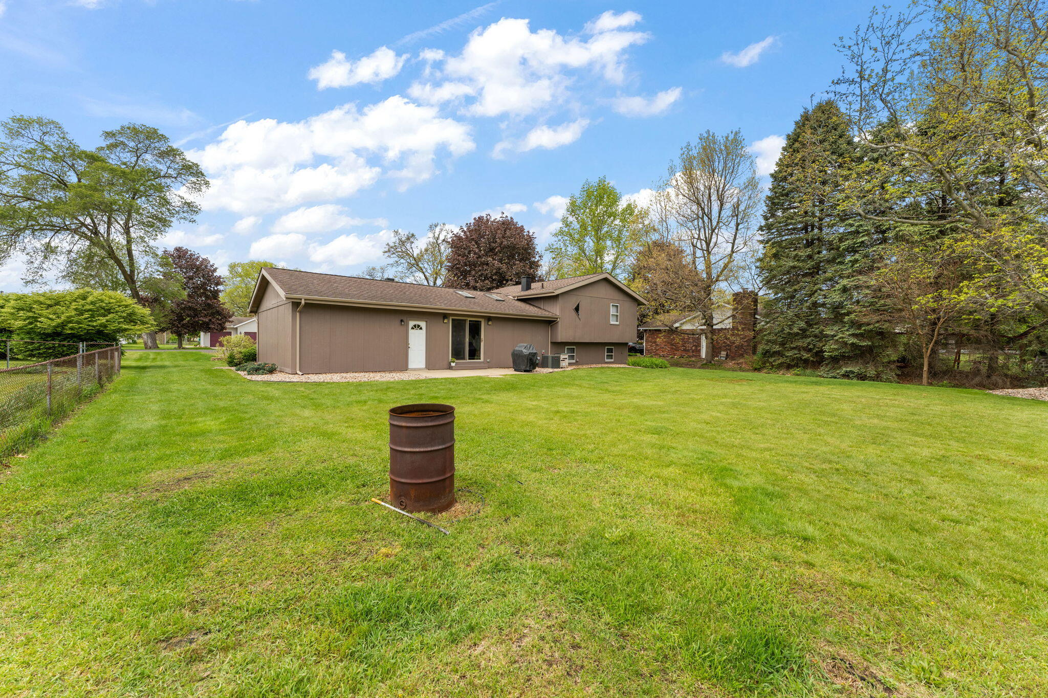 55944 Buckeye Road Mishawaka, IN 46545 - Photo 33 of 38 2048x1365