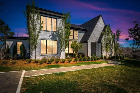 $6,246,996 | 818 Brentview Drive, Nashville, TN 37220