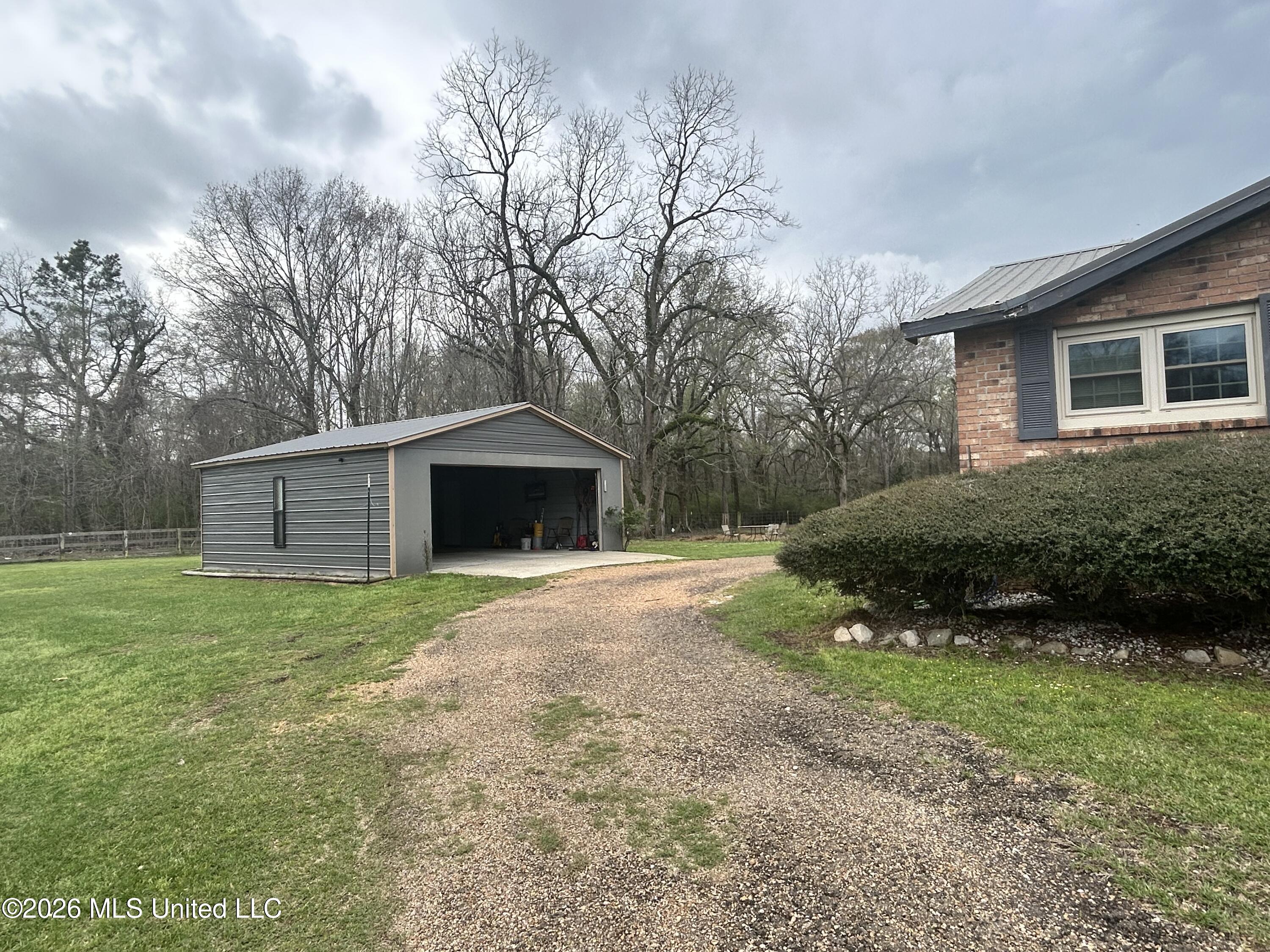 1083 Jones Road Edwards, MS 39066 - Photo 3 of 30 IMG_5636