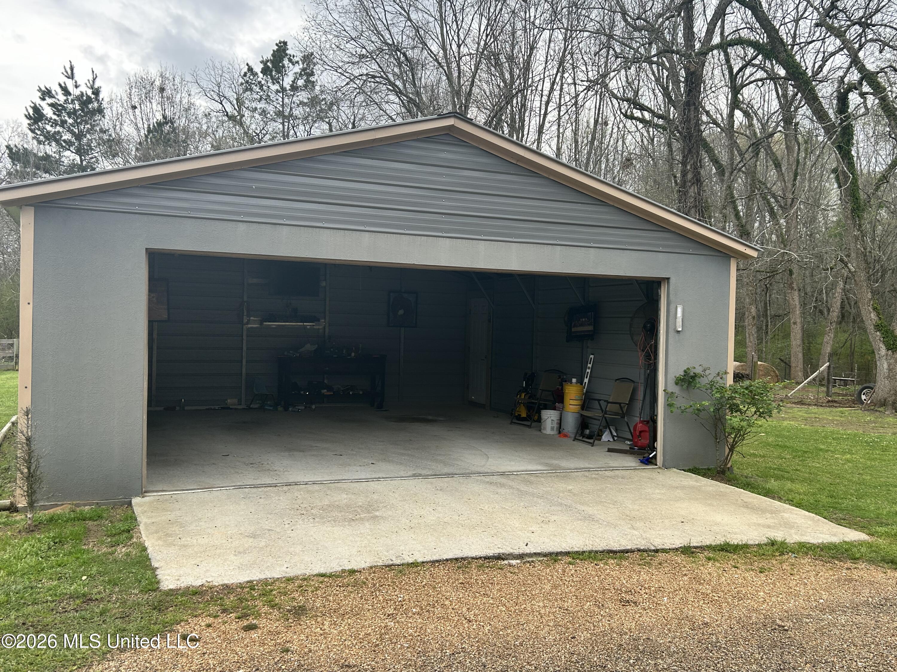 1083 Jones Road Edwards, MS 39066 - Photo 4 of 30 IMG_5637