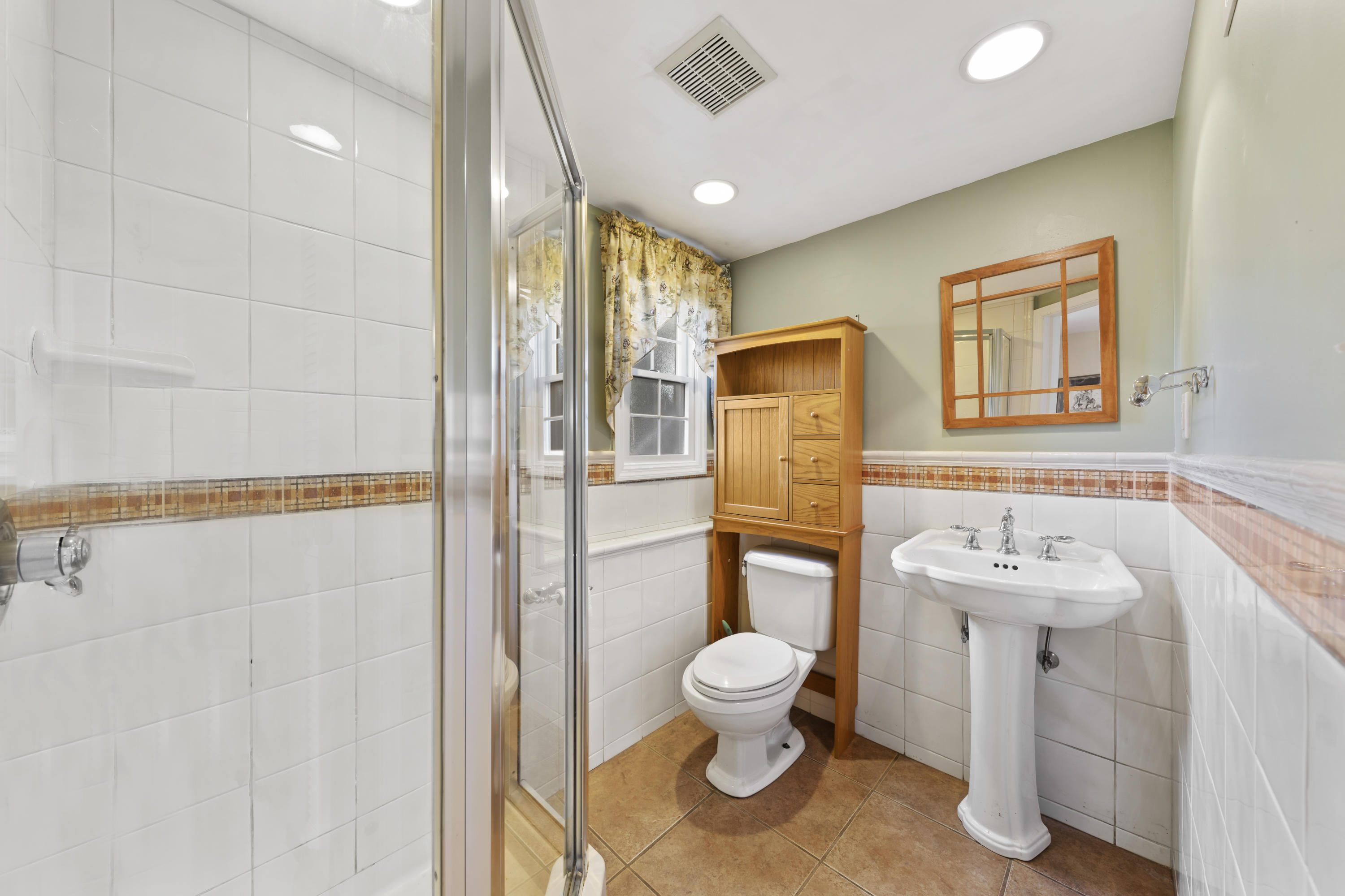 32 Chestnut Ridge Road Holmdel, NJ 07733 - Photo 22 of 24 Bathroom on Level 1