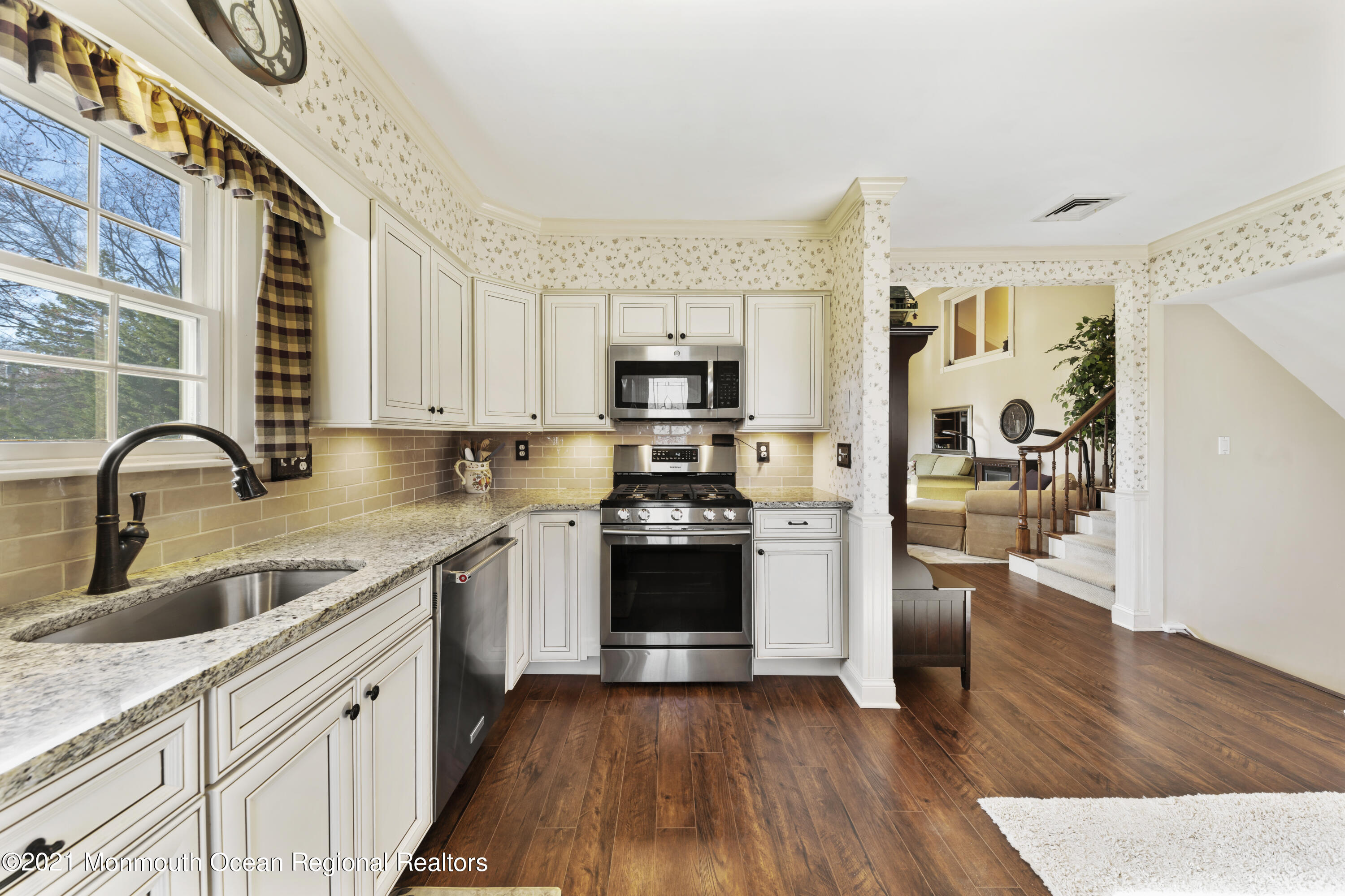 32 Chestnut Ridge Road Holmdel, NJ 07733 - Photo 5 of 24 Kitchen