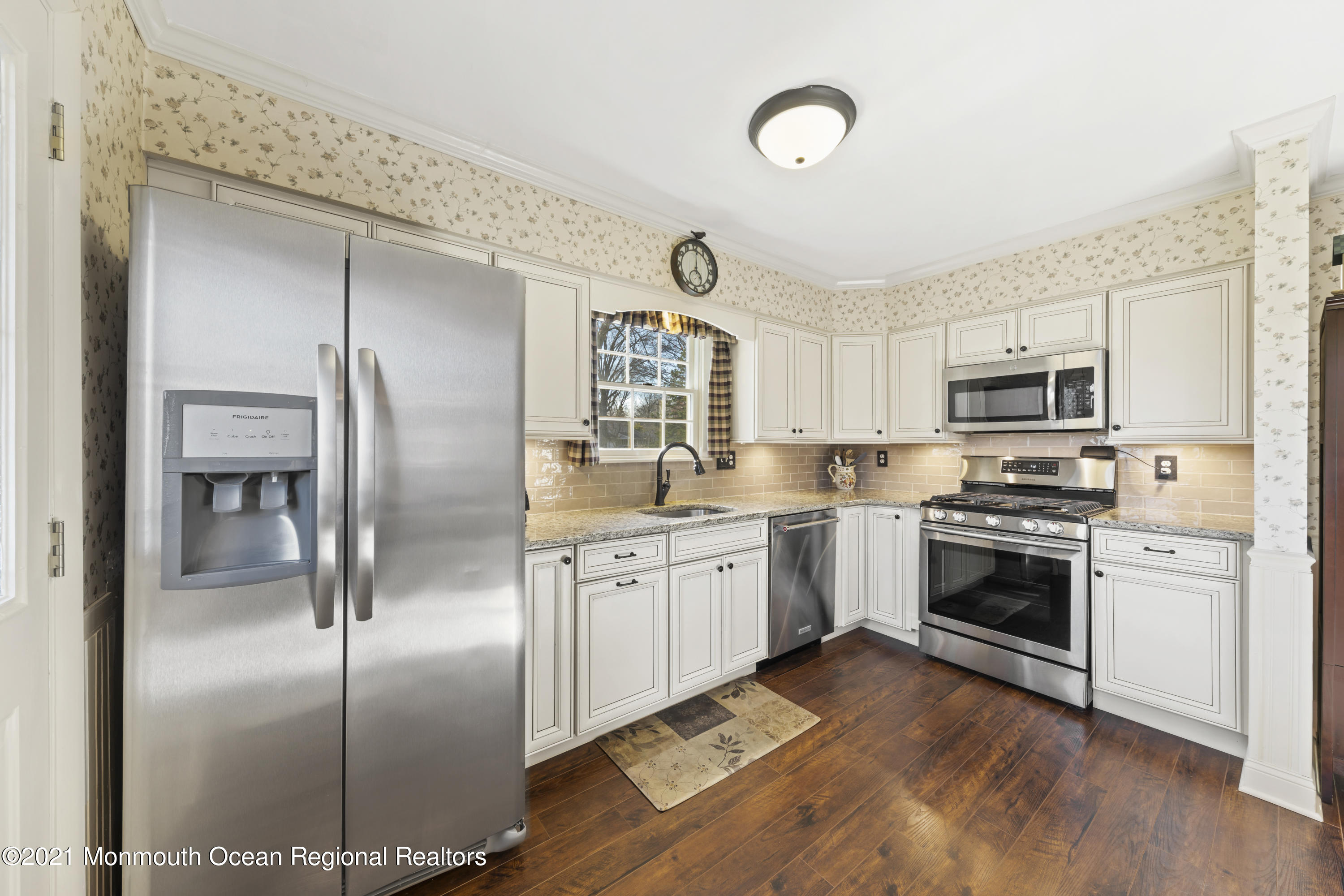 32 Chestnut Ridge Road Holmdel, NJ 07733 - Photo 6 of 24 Kitchen