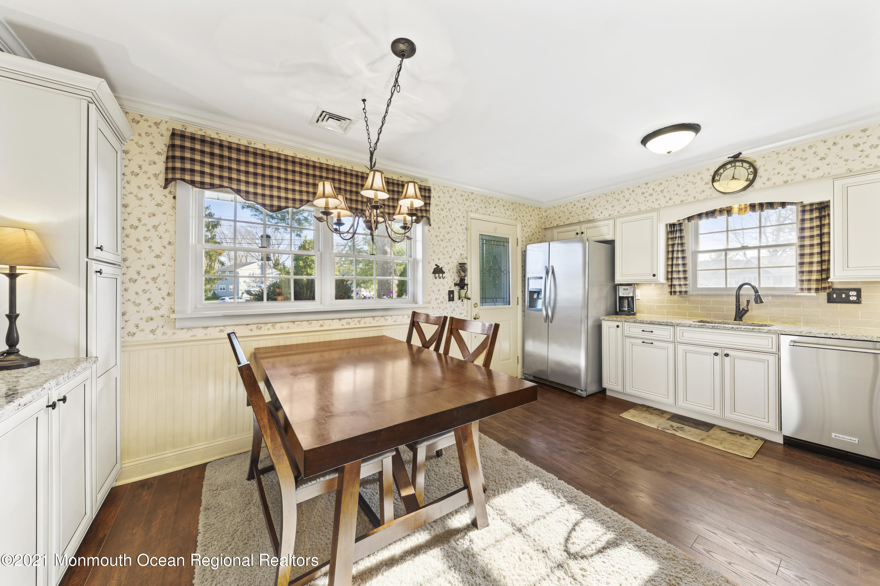32 Chestnut Ridge Road Holmdel, NJ 07733 - Photo 7 of 24 Eatin Kitchen