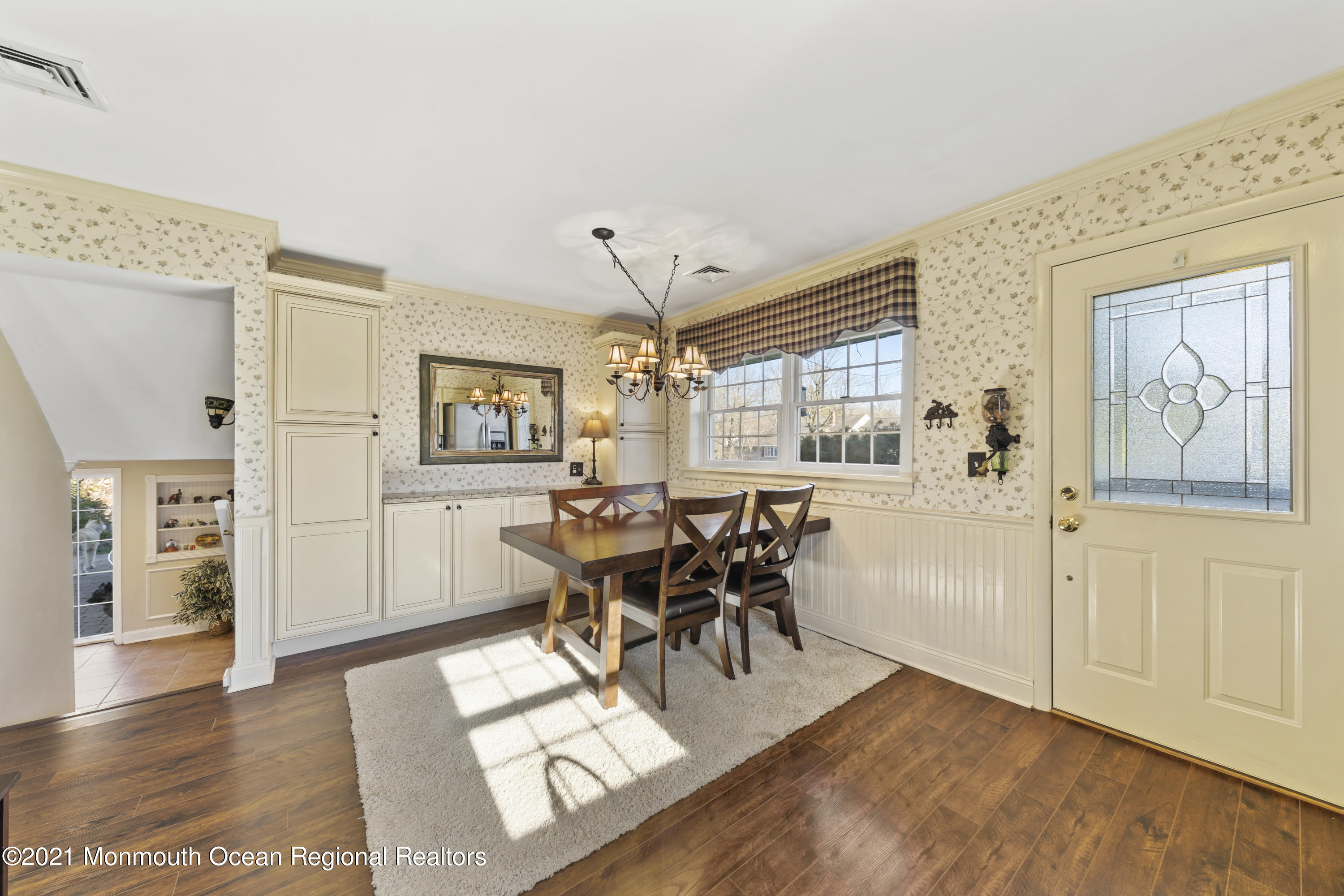 32 Chestnut Ridge Road Holmdel, NJ 07733 - Photo 8 of 24 Dining Area
