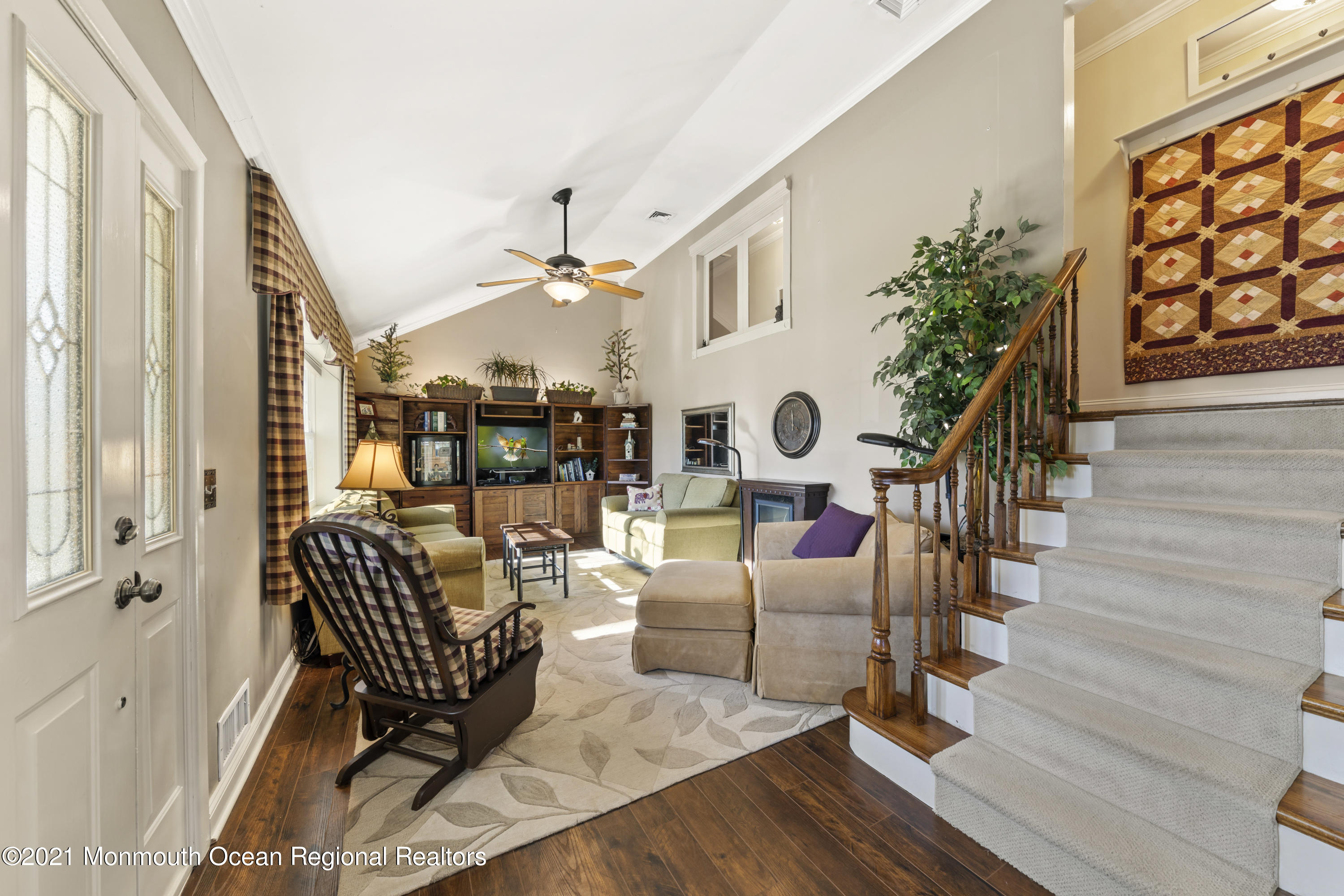 32 Chestnut Ridge Road Holmdel, NJ 07733 - Photo 9 of 24 Living Room