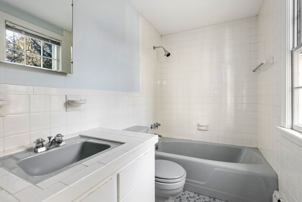 140 Cherry Brook Road Weston, MA 02493 - Photo 29 of 32 a bathroom with a sink toilet and bathtub