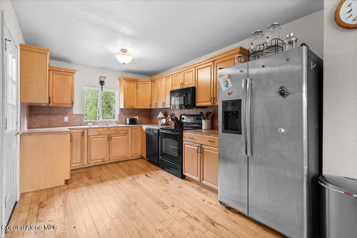 286 East Dufort Road Sagle, ID 83860 - Photo 5 of 37 05-IMG_9808