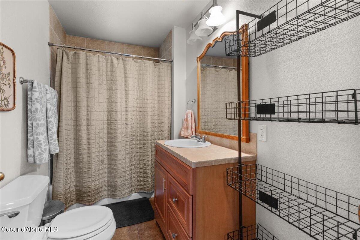 286 East Dufort Road Sagle, ID 83860 - Photo 8 of 37 08-IMG_9835