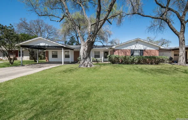 $1,695 | 425 East Byrd Boulevard, Universal City, TX 78148