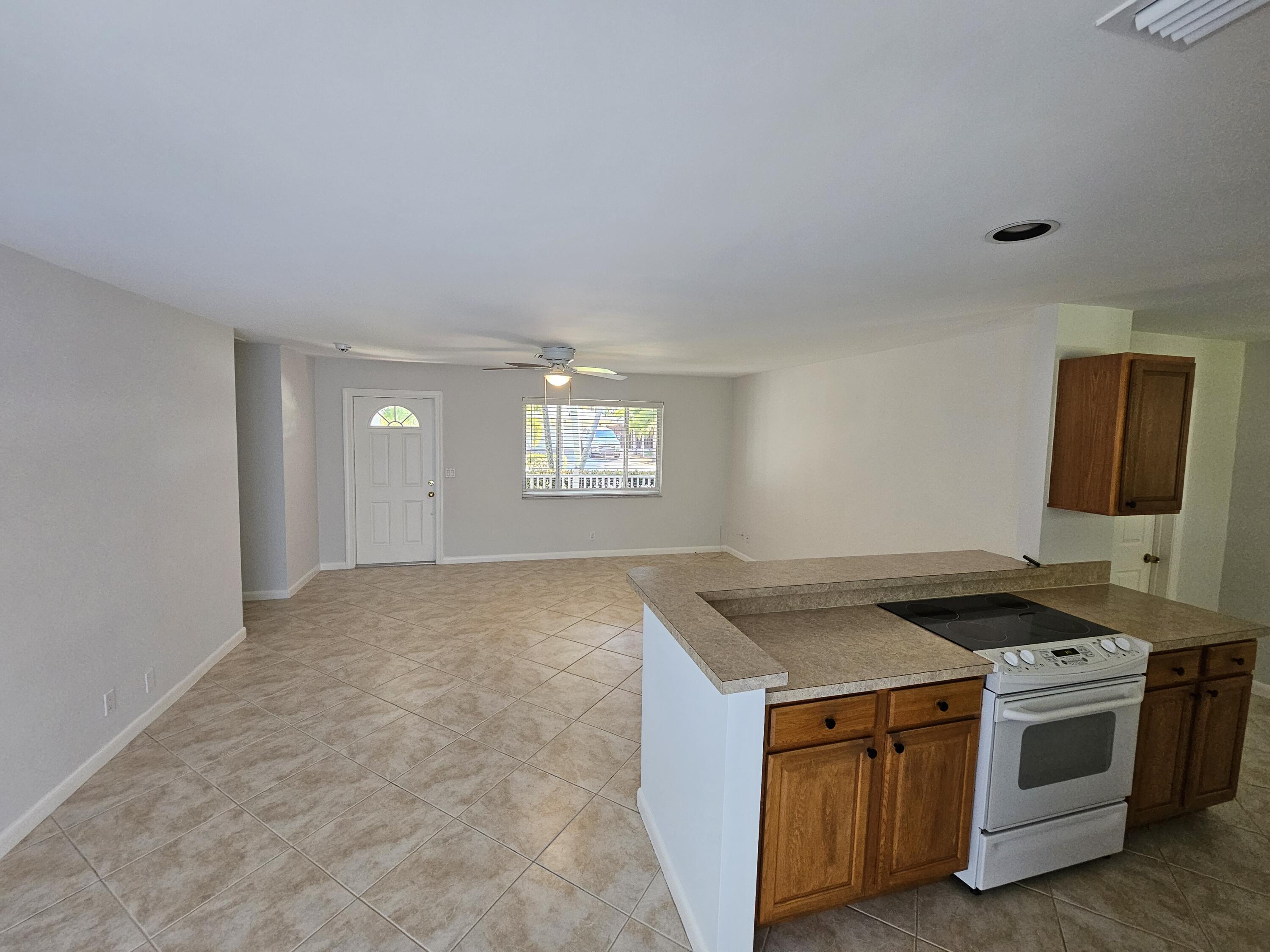 355 Franklin Road Tequesta, FL 33469 - Photo 11 of 33 Kitchen to front door