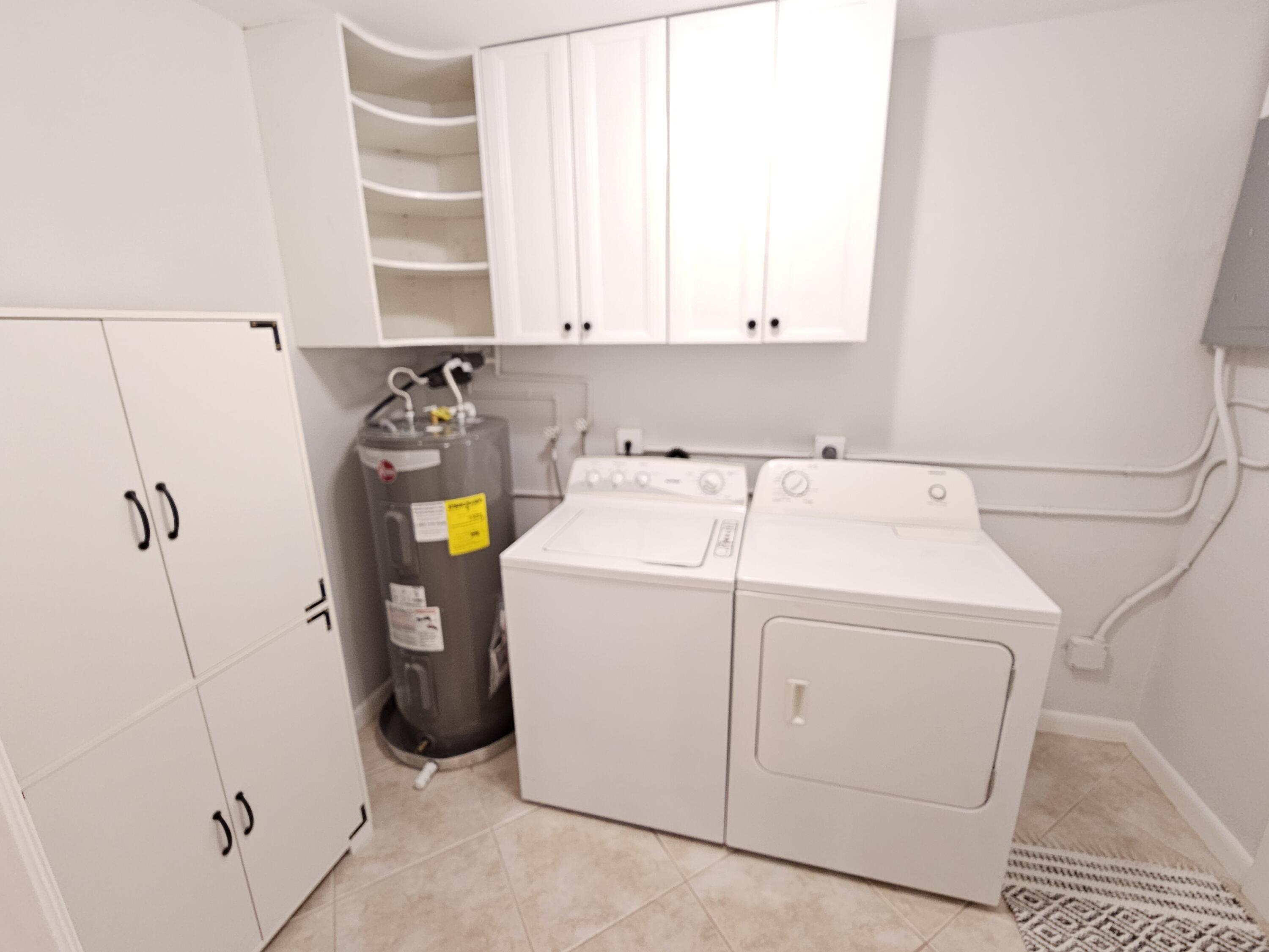 355 Franklin Road Tequesta, FL 33469 - Photo 25 of 33 Laundry room